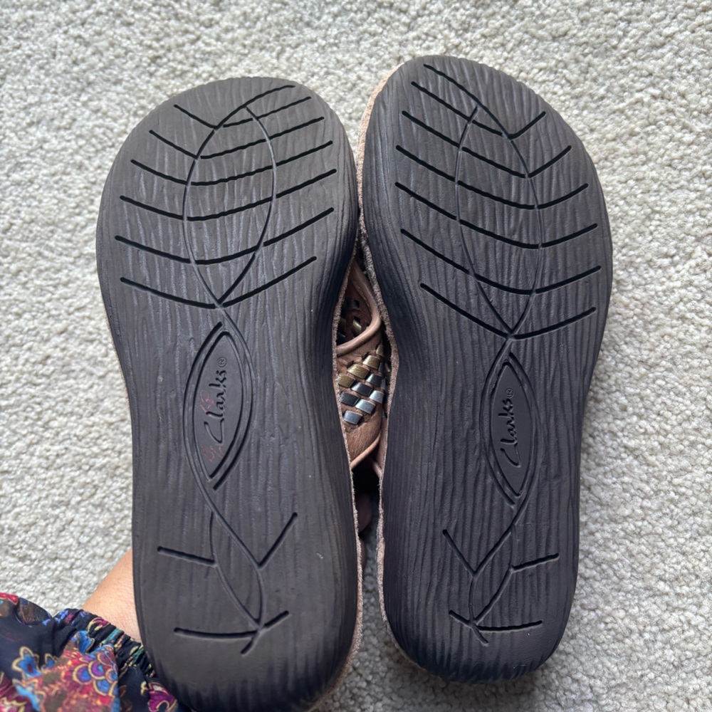 Clarks Artisan Leather Flip Flop Sandals Size 6M Brown Beaded Comfort Wedge - Picture 4 of 6